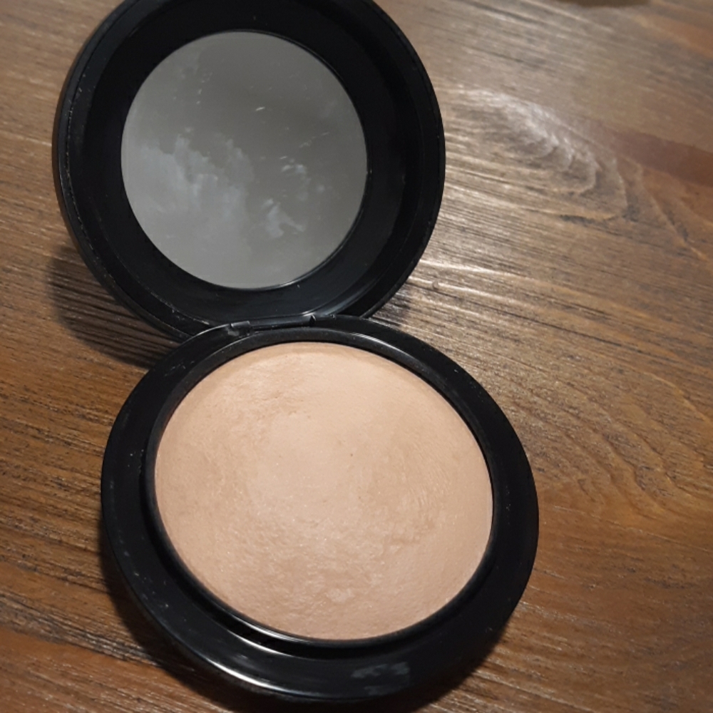 MAC COSMETICS Mineralized Skinfinish